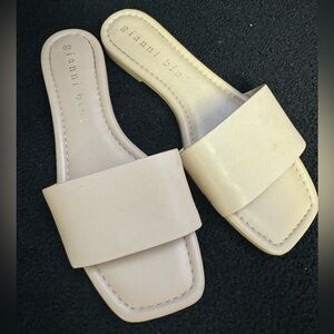Gianni Bini leather flat slide sandals in tan, sz 6.5